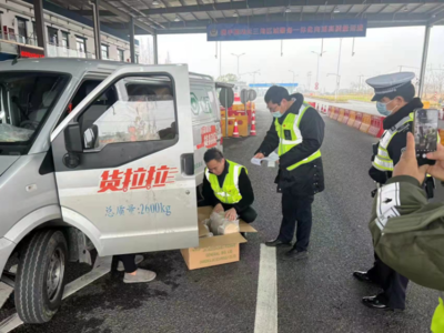 青浦区开展春节前夕市境公路道口联合专项检查行动 保障三农道路货物运输安全